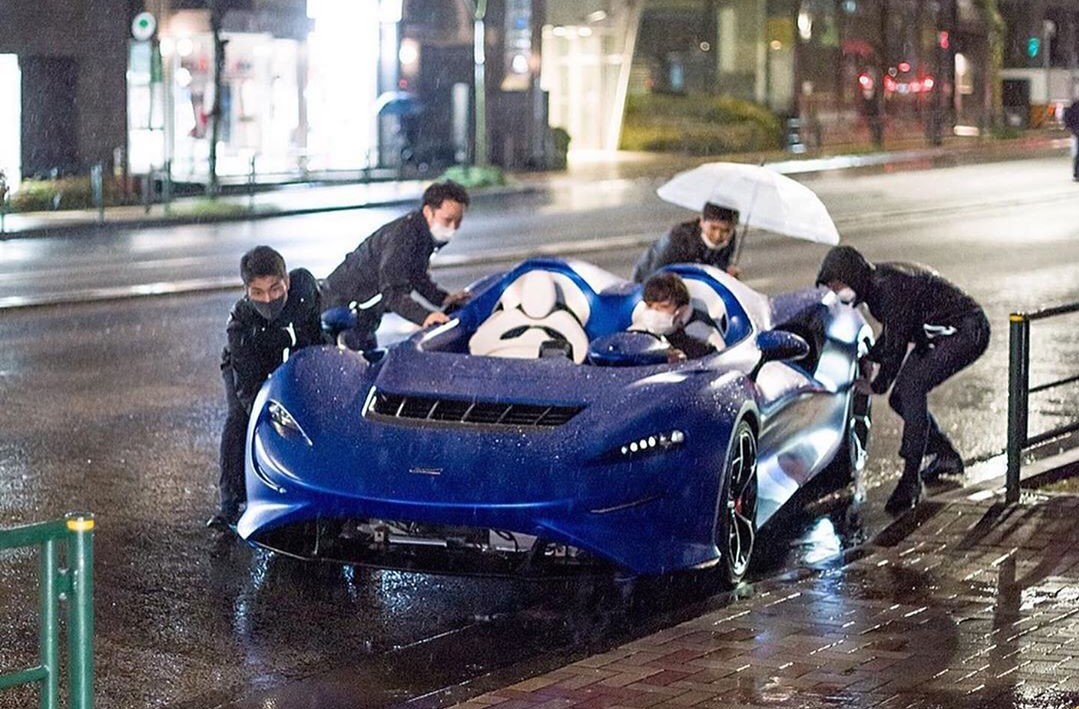 McLaren Elva Gets Soaked in Rain